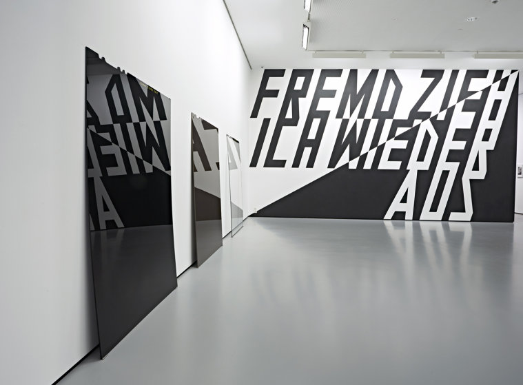 Lars Breuer, Fremd bin ich eingezogen, 2018 und Philipp Goldbach, Sheet Films, 2012